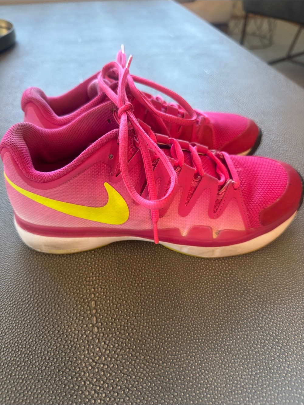 Nike women’s Vapor 9.5 tennis 🎾 Roger Federer inspired shoe